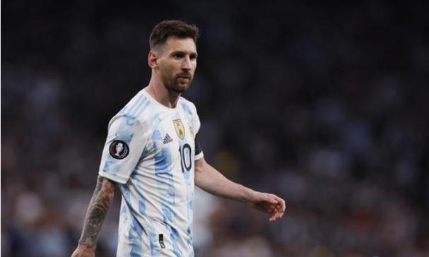 书桌旁的那杯温水，藏着助力骨骼生长的小秘密